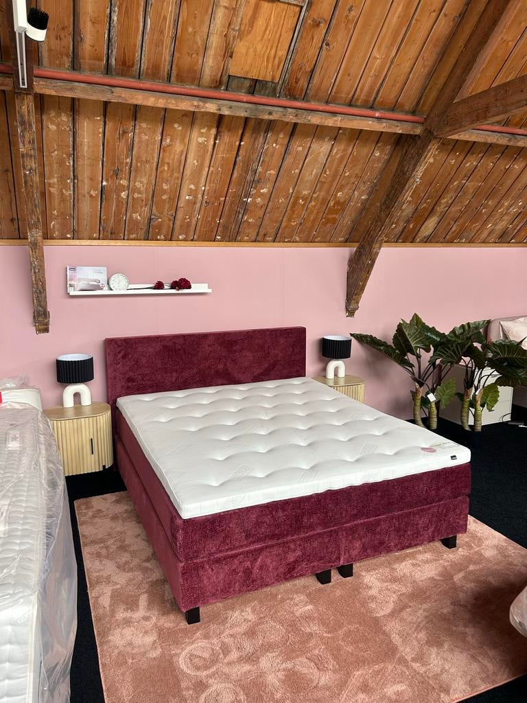 Eastborn Boxspring 180 x 210, Verzenden, Zo goed als nieuw, Tweepersoons