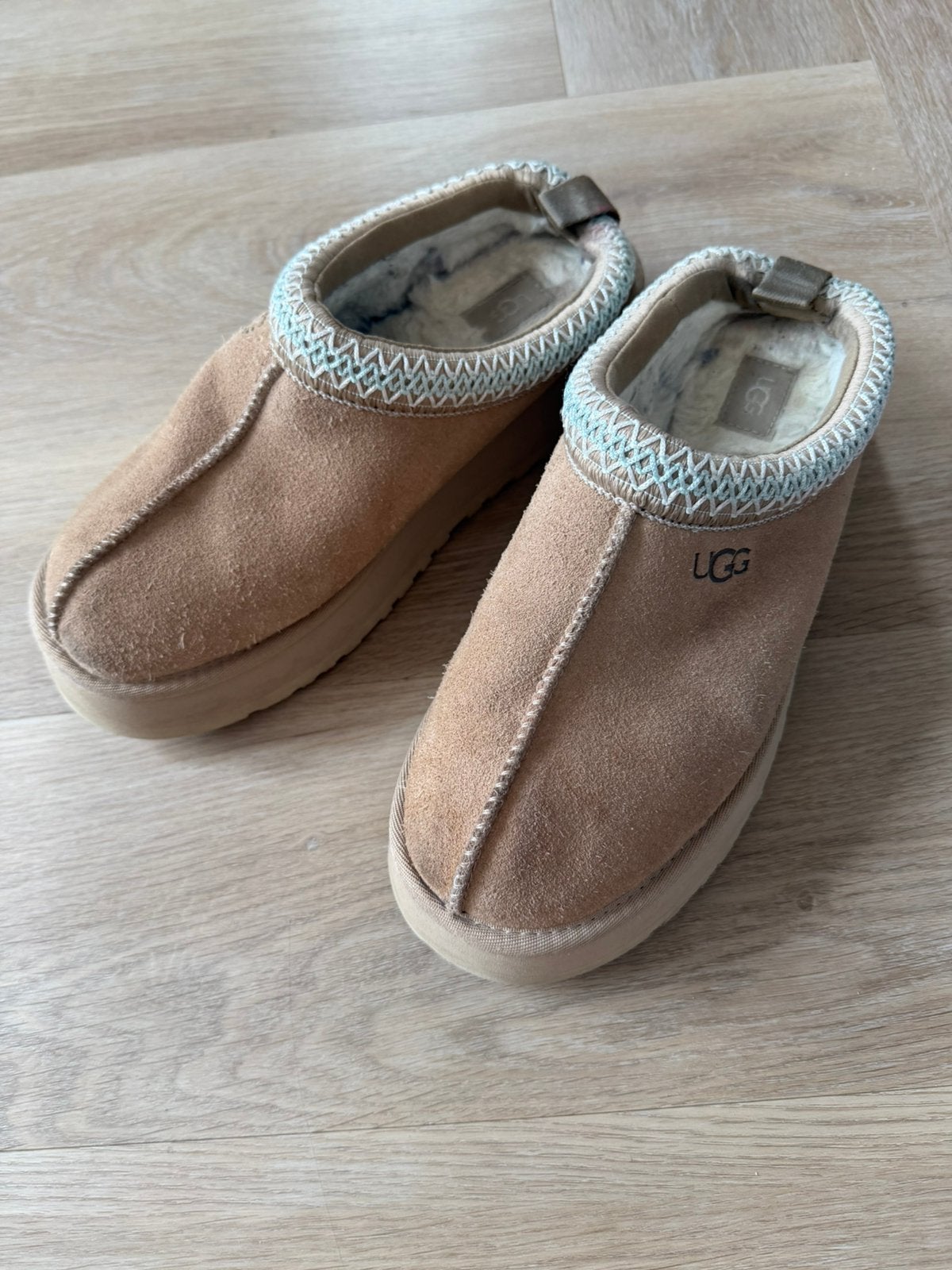 Uggs maat 40, Ophalen of Verzenden, Zo goed als nieuw, Jongetje of Meisje, Schoentjes