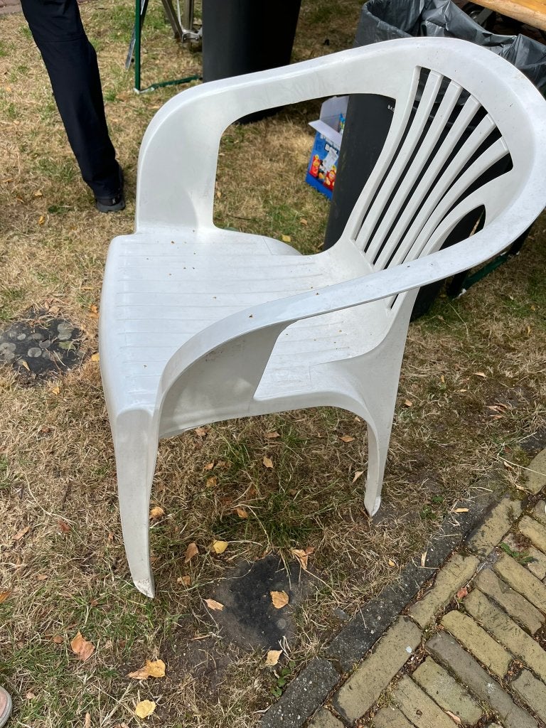 witte plastic tuinstoelen met leuke kussens, Ophalen, Gebruikt, Plastic, Stapelbaar