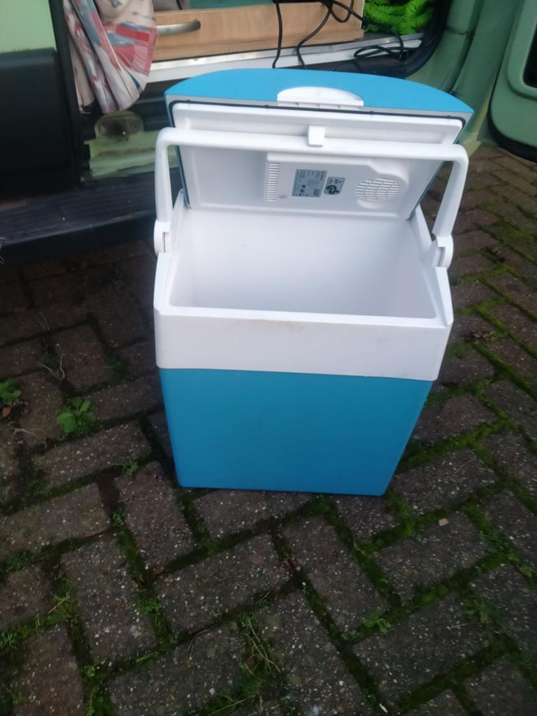 Koelbox 12 /220 volt, Caravans en Kamperen, Koelboxen, Ophalen, Zo goed als nieuw, Elektrisch