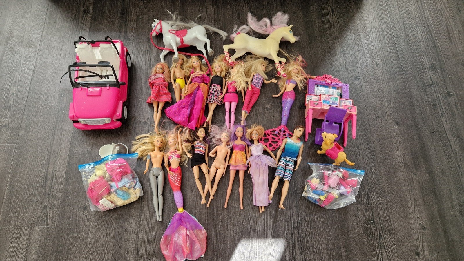 Barbie set met auto, paarden, poppen en accessoires, Ophalen of Verzenden, Gebruikt, Barbie