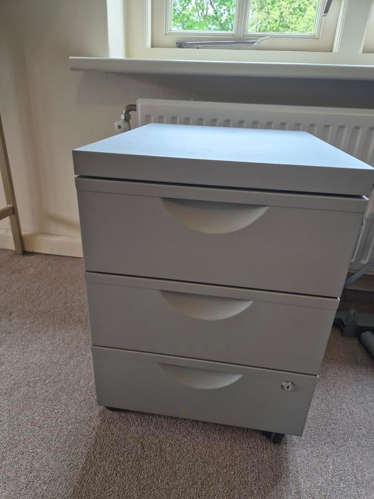 Metalen ladeblok met 3 laden, waarvan 2 afsluitbaar, Ophalen, Minder dan 50 cm, 3 of 4 laden, Minder dan 100 cm