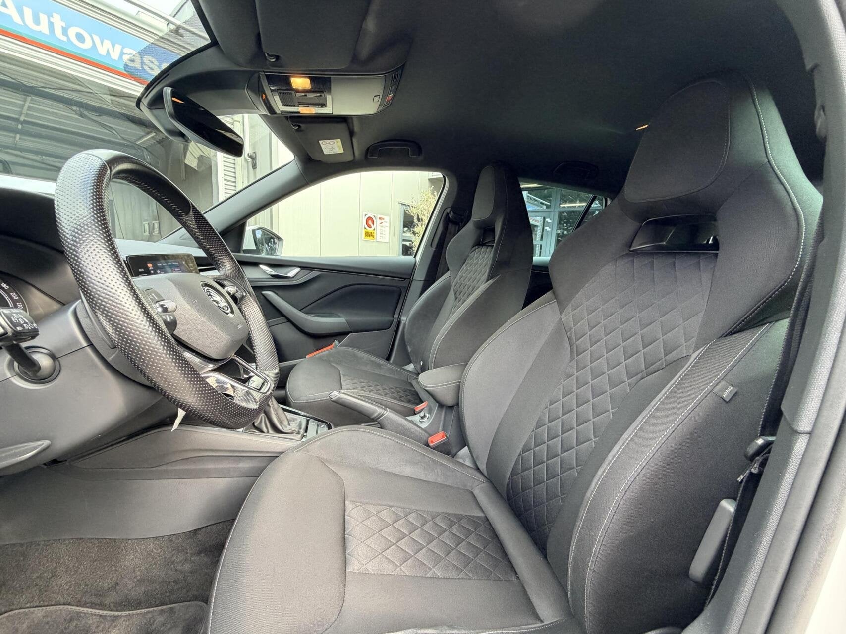 Skoda Kamiq 1.0 TSI Sport Business | Automaat | Stoelverwarm, Gebruikt, Alcantara, Wit, Origineel Nederlands