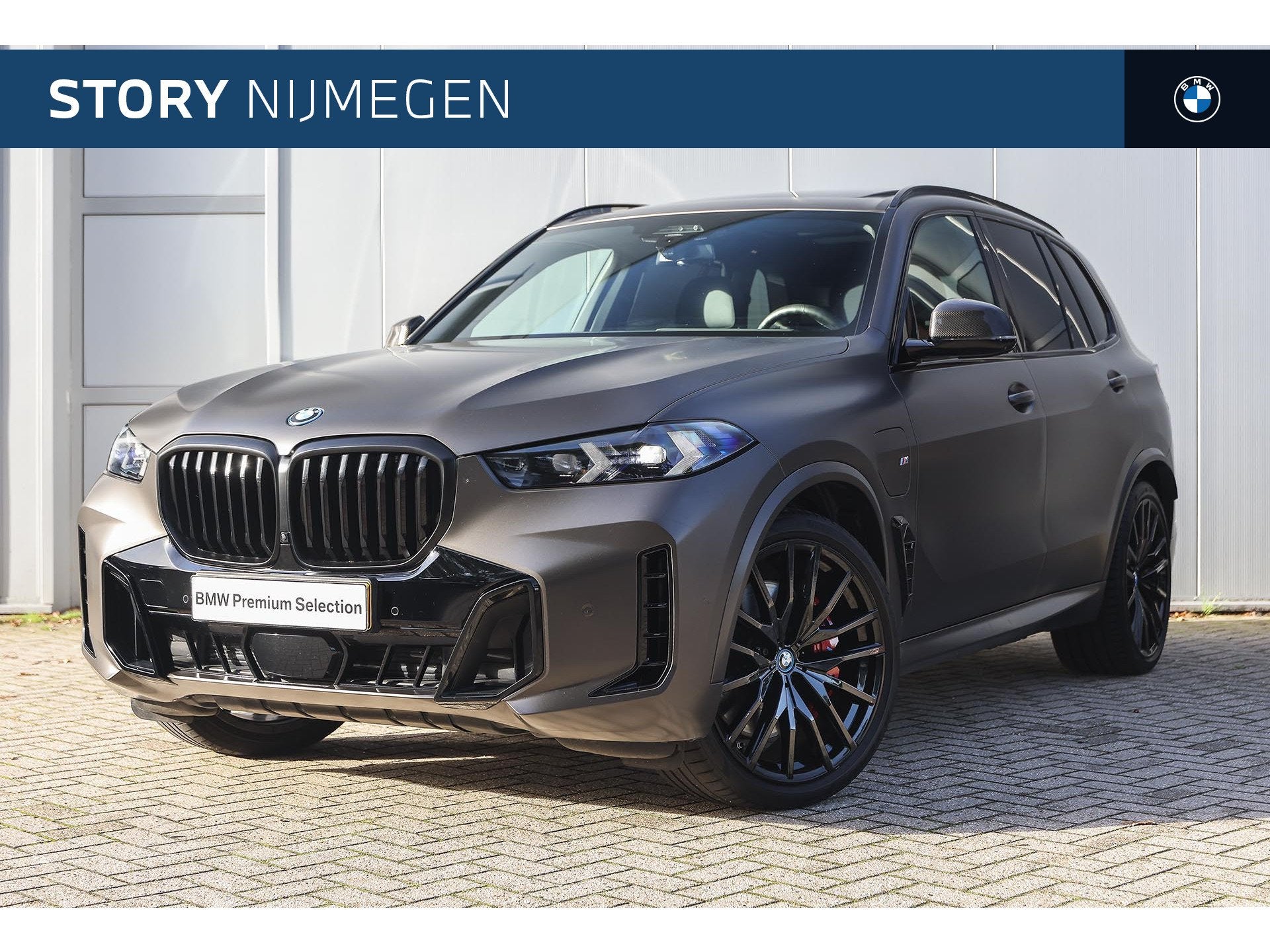 BMW X5 xDrive50e M Sport Automaat / Panoramadak / Parking As, Dealer onderhouden, Gebruikt, 2395 kg, Met garantie (alle)