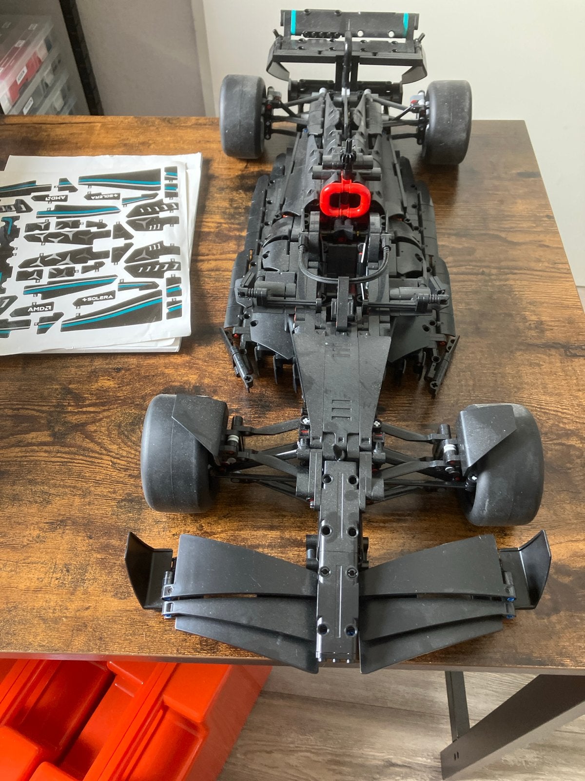 Technisch blokken Mercedes F1 met losse stickers 53 cm lang, Ophalen of Verzenden, Gebruikt