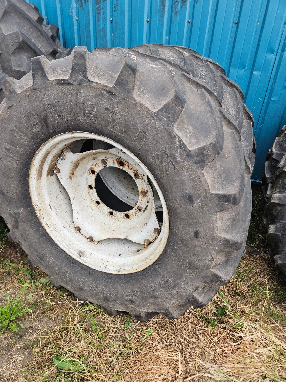 te koop banden set 540/65r28, Ophalen