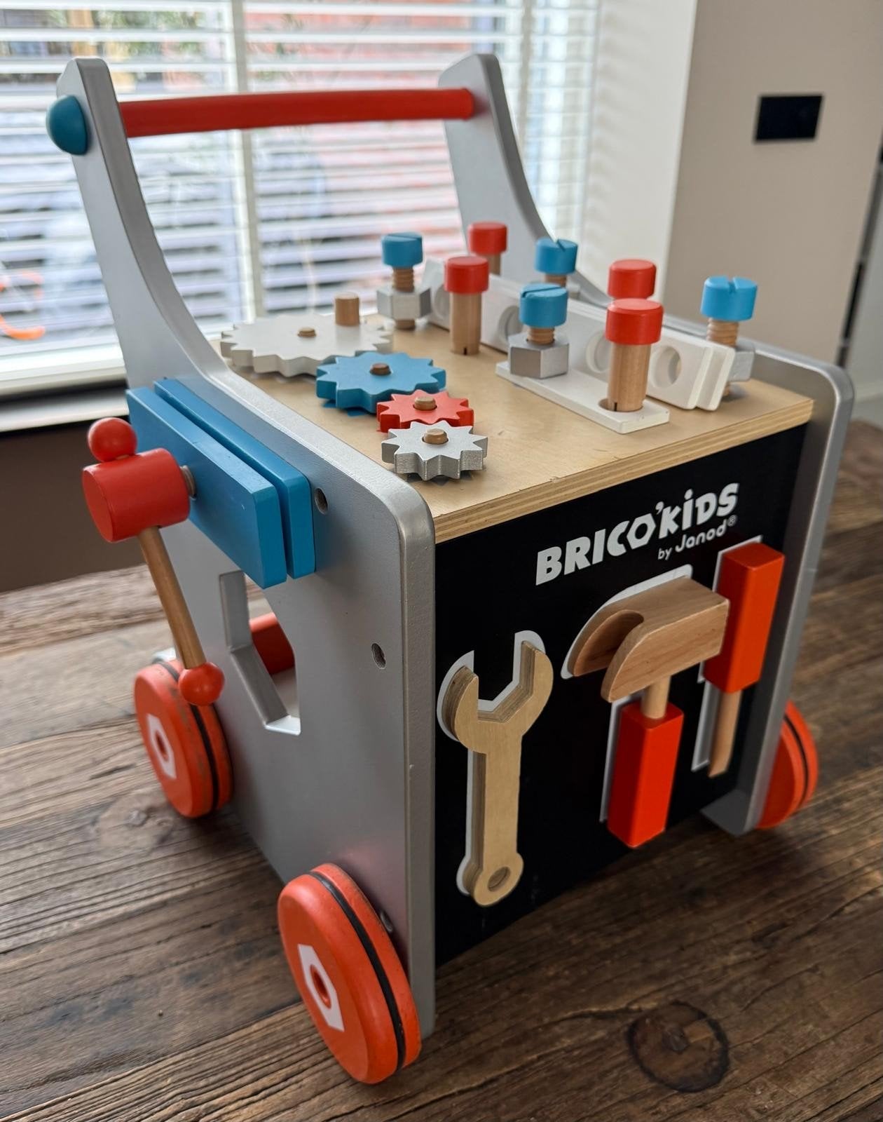 Janod BricoKids Loopwagen - Houten Werkbank en Loopkar, Ophalen, Zo goed als nieuw, Overige typen, Met wieltjes