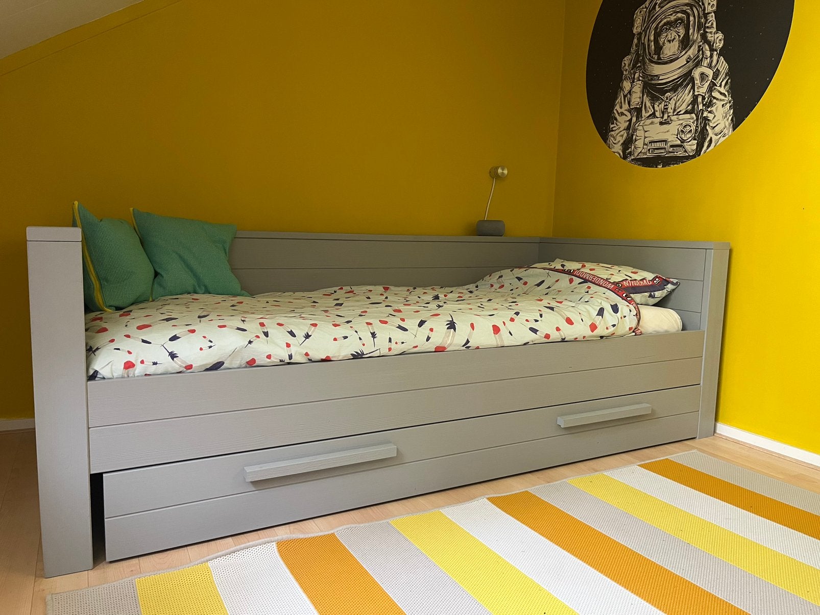 Woood Dennis betongrijs bed+lade en tweedeurs kast, Ophalen, Gebruikt, 90 cm, Eenpersoons