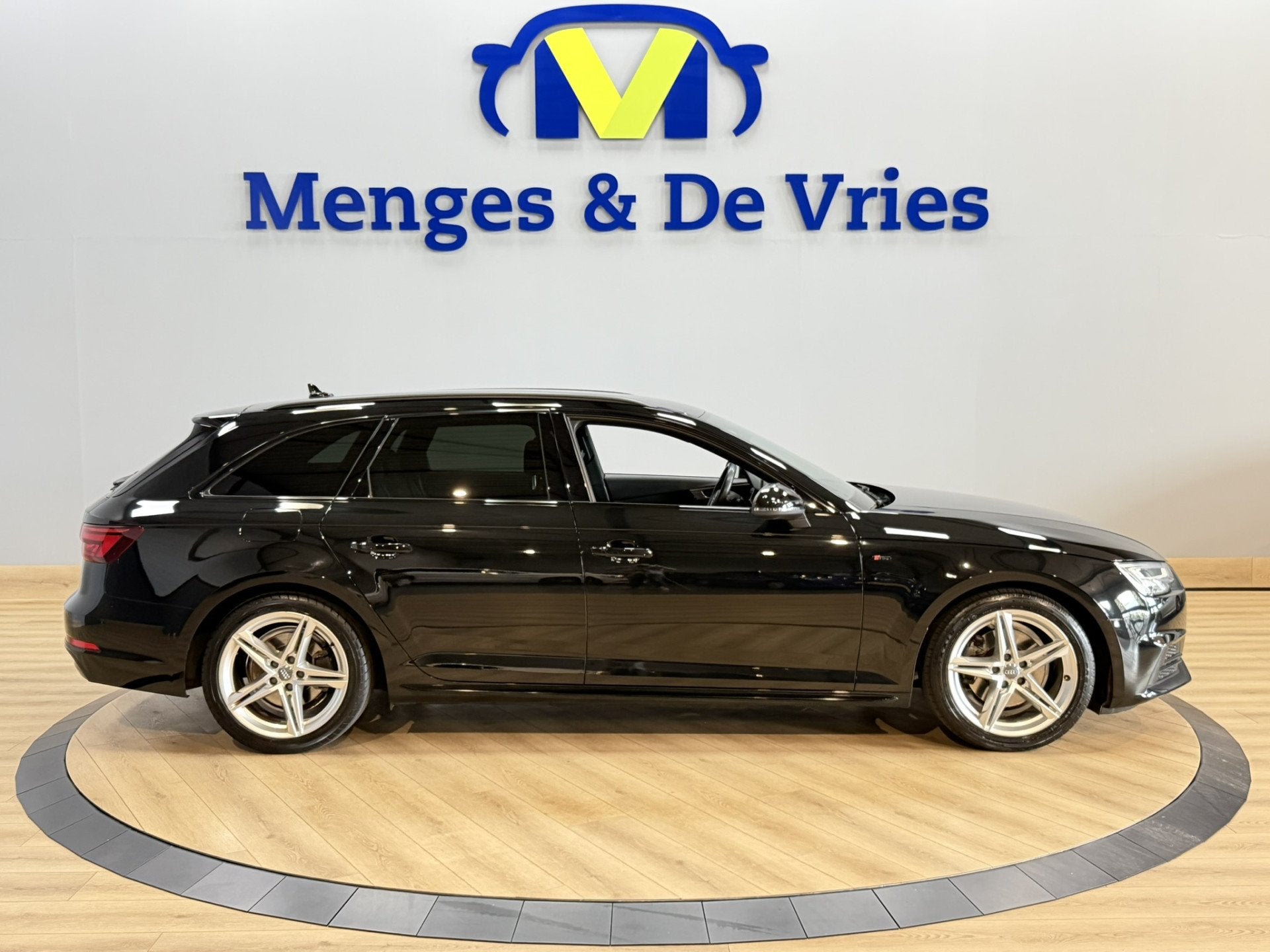 Audi A4 Avant 1.4 TFSI Sport S line black edition Airco ECC, 12 maanden, Gebruikt, 4 cilinders, A4
