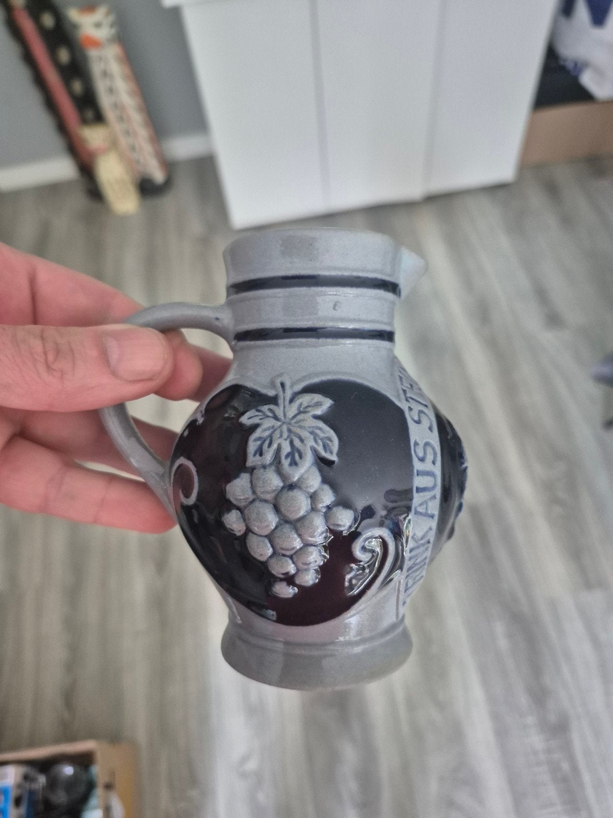 Vintage Westerwald kruikje met druivenmotief, Antiek en Kunst, Ophalen of Verzenden