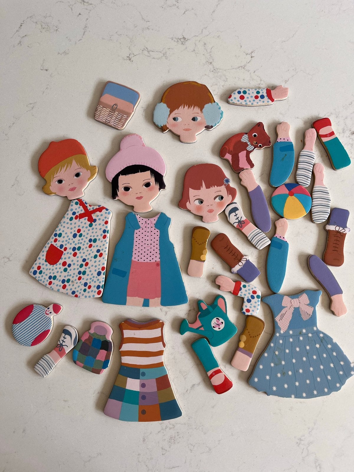 Magneet aankleedpoppen met diverse kleding en accessoires, Ophalen, Gebruikt, Meisje