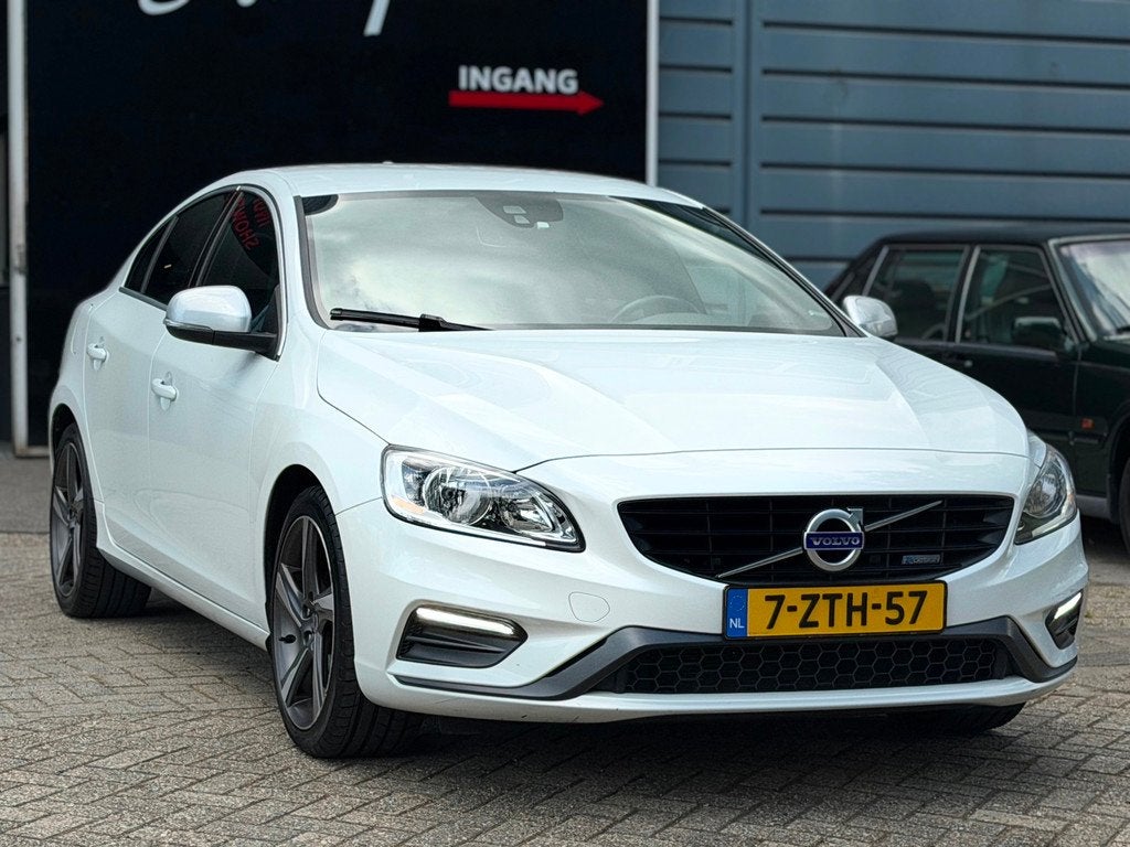 Volvo S60 1.6 T3 R-Design AUTOMAAT MEMORY/LEDER/NAVI/PDC | K, Auto's, Volvo, 15 km/l, Gebruikt, Zwart, 4 cilinders
