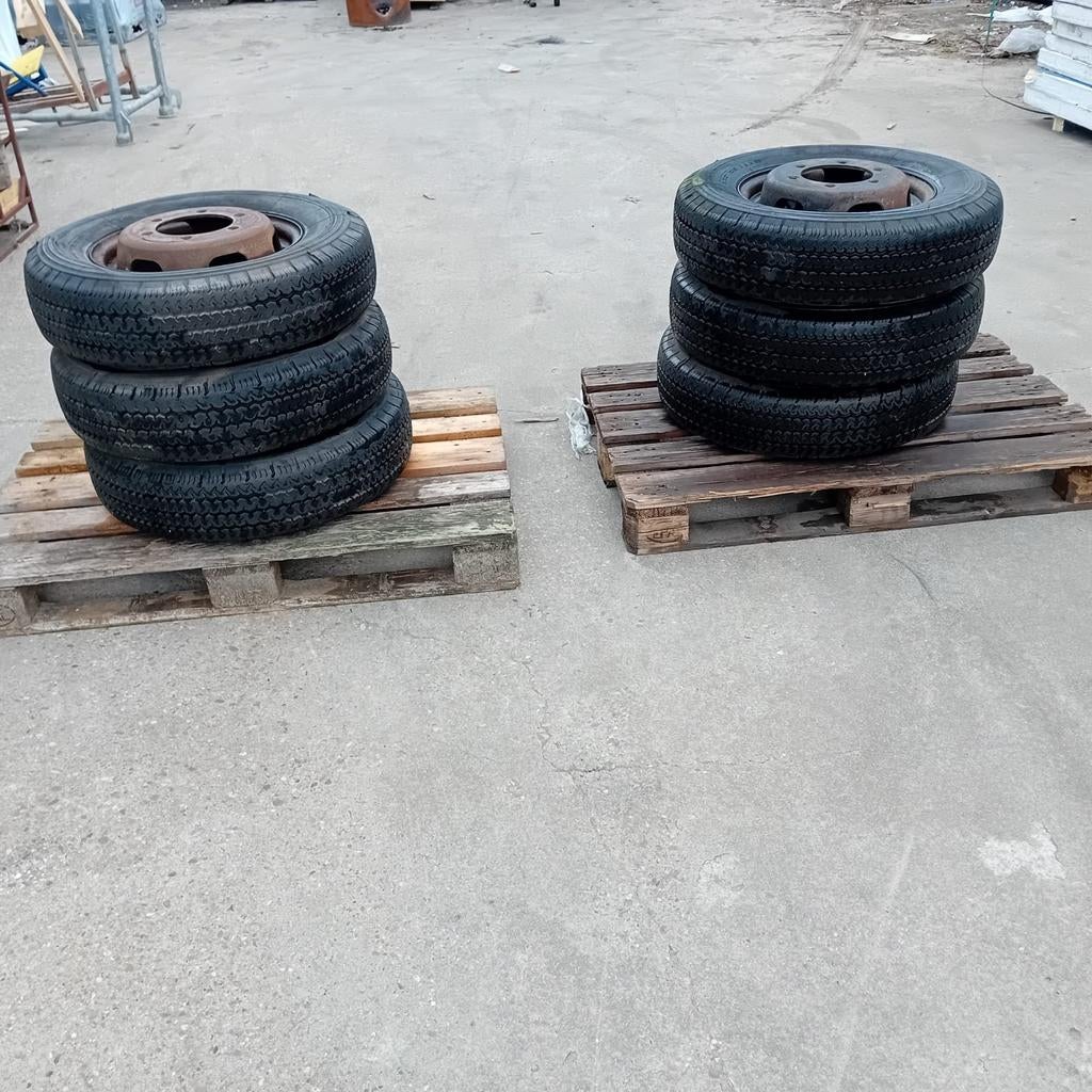 Mercedes 508 / 608 zes velgen met (oude) banden, Ophalen