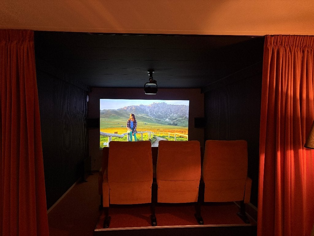 Luxe vakantiebungalow met privé bioscoop, In bos, Landelijk, Gelderland en Veluwe, Open haard