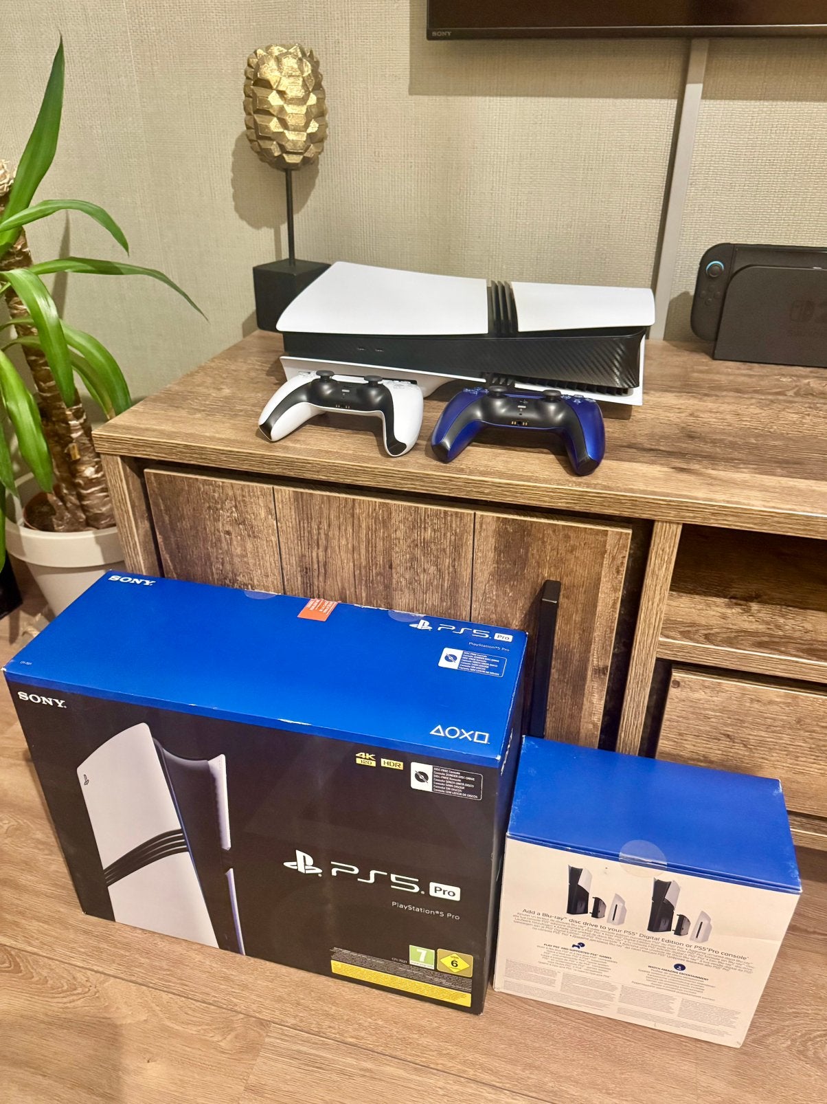 Playstation 5 Pro 3TB SSD + Disc Drive + 2 Controllers + Bon, Ophalen of Verzenden, Zo goed als nieuw, Playstation 5