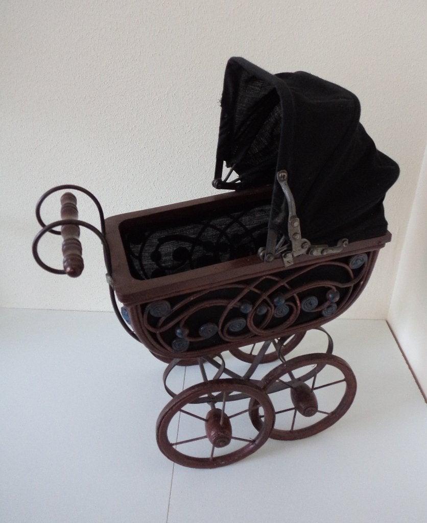 Oude poppenwagen, Ophalen