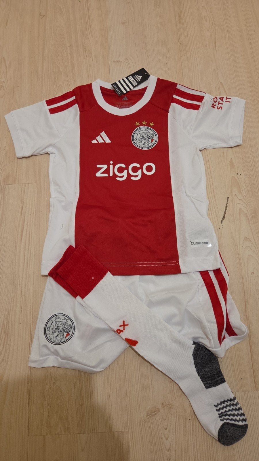 Ajax tenue 2026/2027 met sokken - Maat 116/122, Adidas, Jongen of Meisje, Nieuw, Ophalen of Verzenden