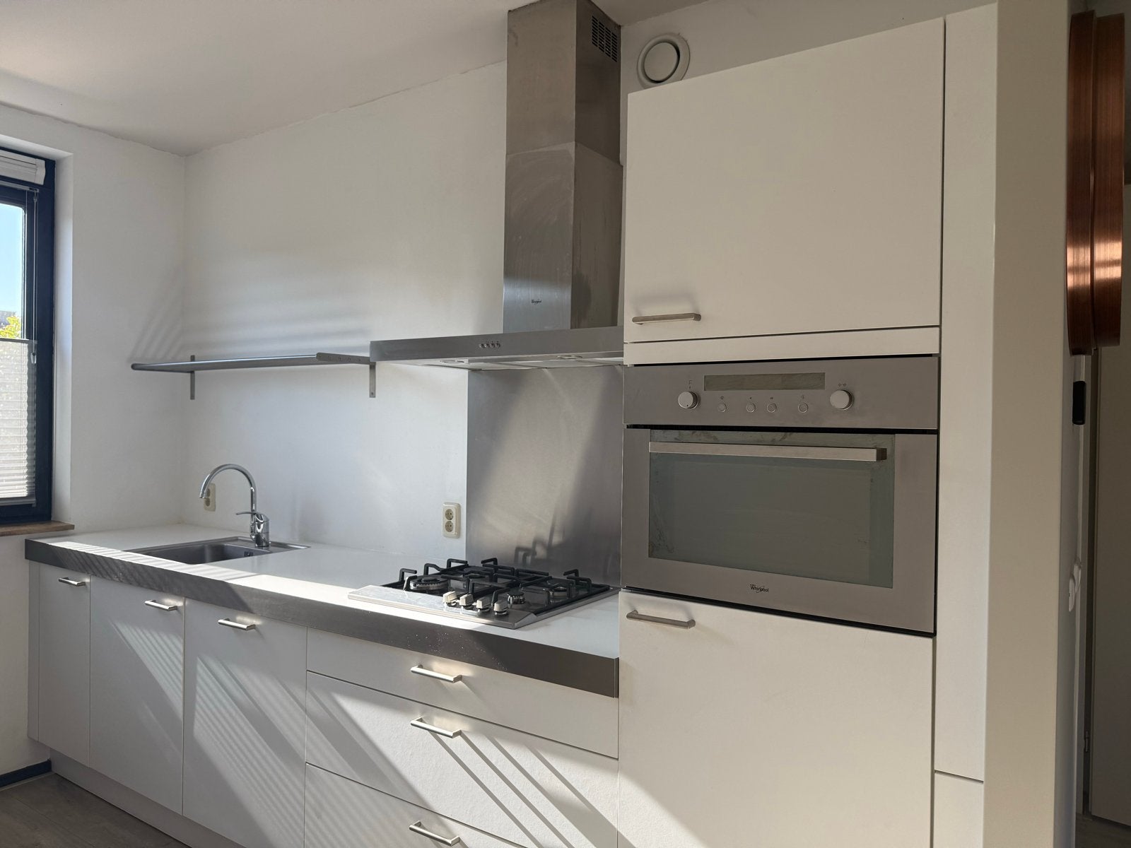 Moderne witte keuken met inbouwapparatuur, Ophalen, Gebruikt, Wit, Enkelwandige keuken
