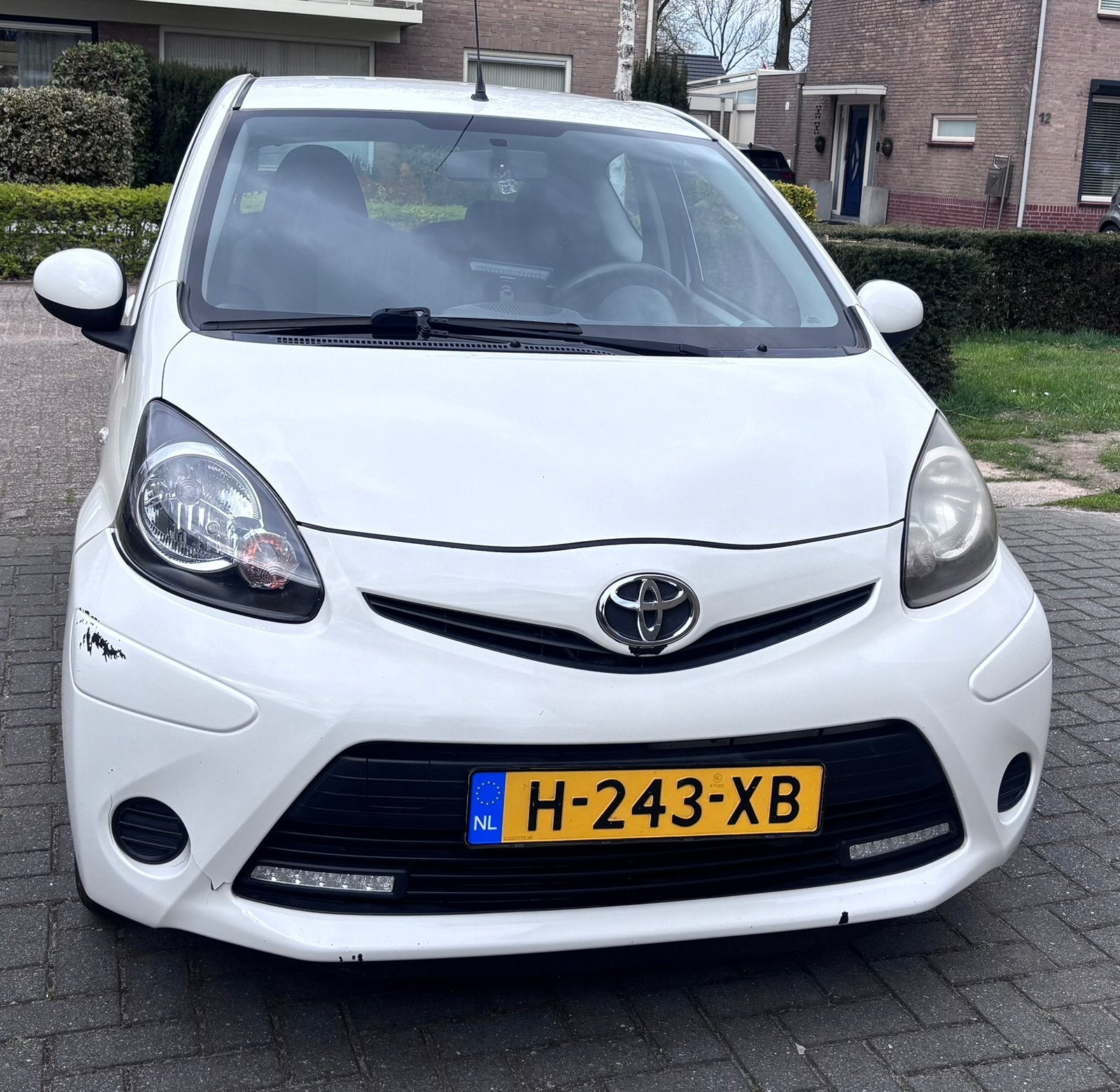Toyota Aygo 1.0 12V Vvt-i 3DRS MMT 2013 Wit, Auto's, Voorwielaandrijving, 4 stoelen, Handgeschakeld, Particulier