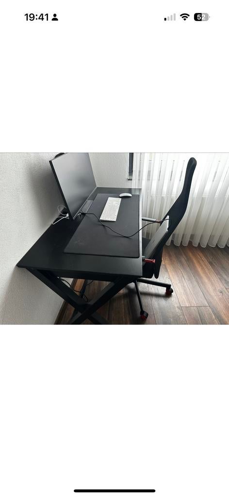 Modern zwart bureau van Fonq, Spaanplaat of MDF, Ophalen of Verzenden, Zo goed als nieuw, Overige merken