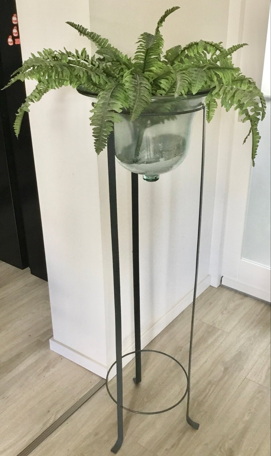 HOGE STANDAARD MET GLAZEN POT MET KUNSTVAREN, Ophalen, Kunstplant, Kunststof, Gebruikt