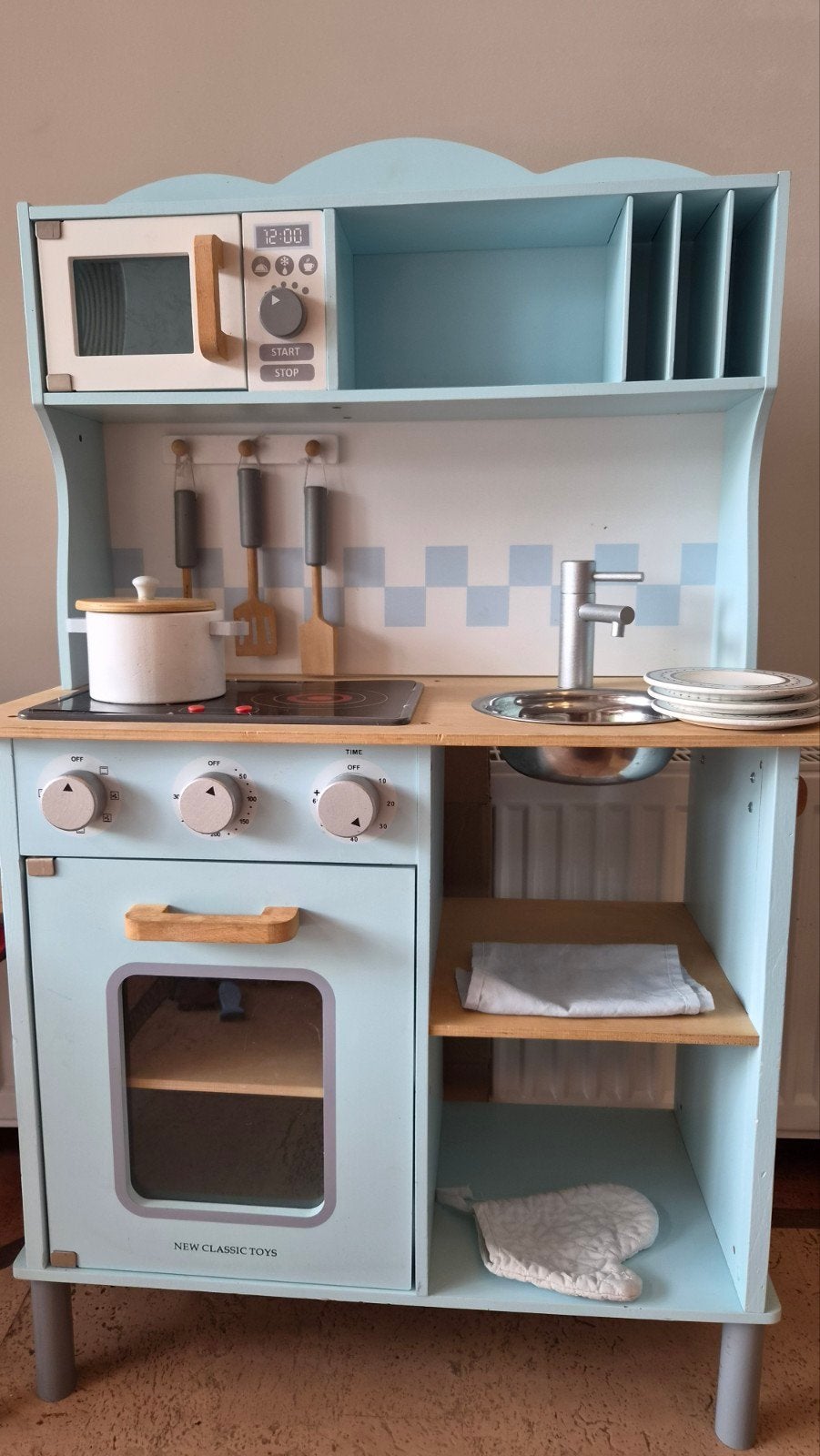 Houten speelkeuken met accessoires van New Classic Toys, Ophalen, Zo goed als nieuw, Knutselen
