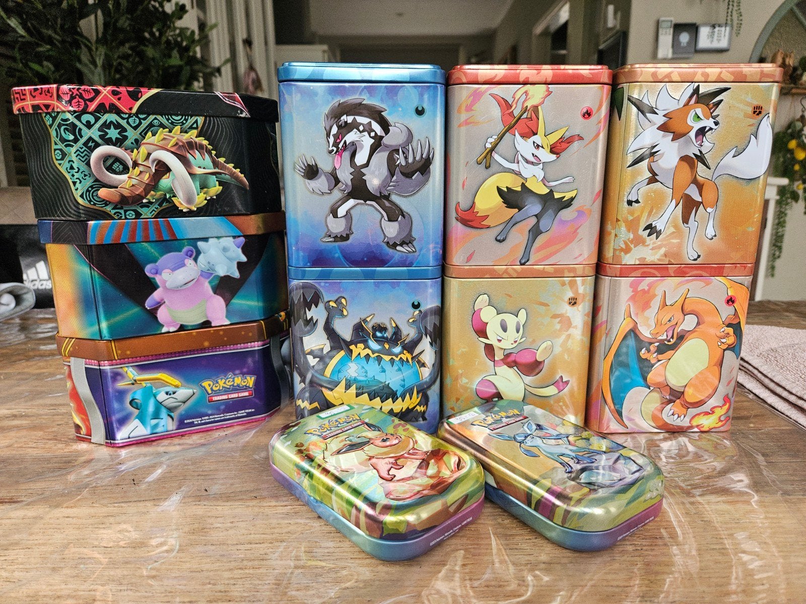 Pokemon bulk kaarten in tin, Hobby en Vrije tijd, Verzamelkaartspellen | Pokémon, Ophalen of Verzenden, Zo goed als nieuw, Meerdere kaarten