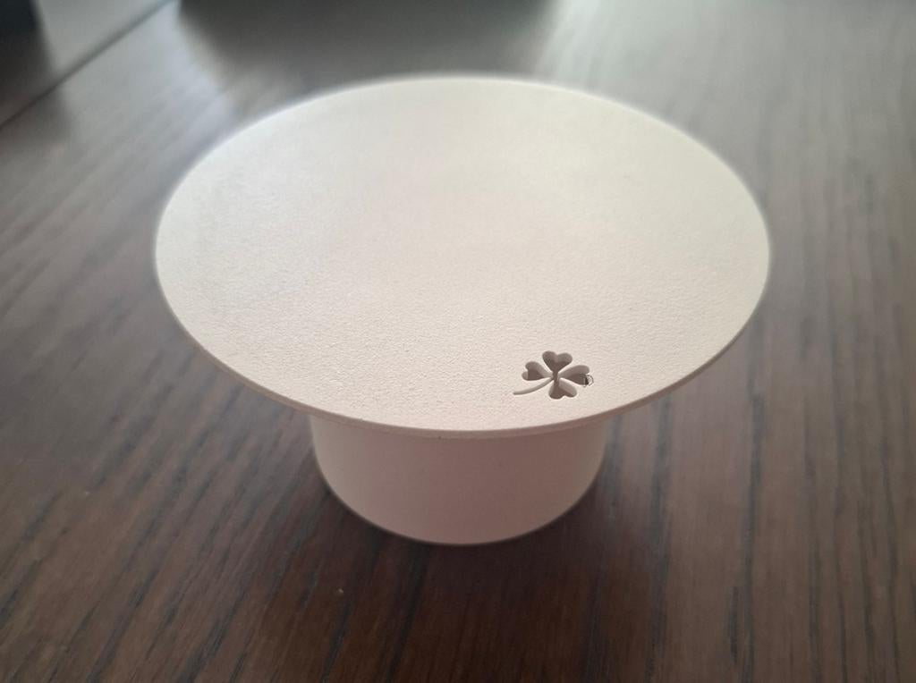 Beige crème ronde plateau op voet met klavertje 4, Ophalen of Verzenden, Zo goed als nieuw