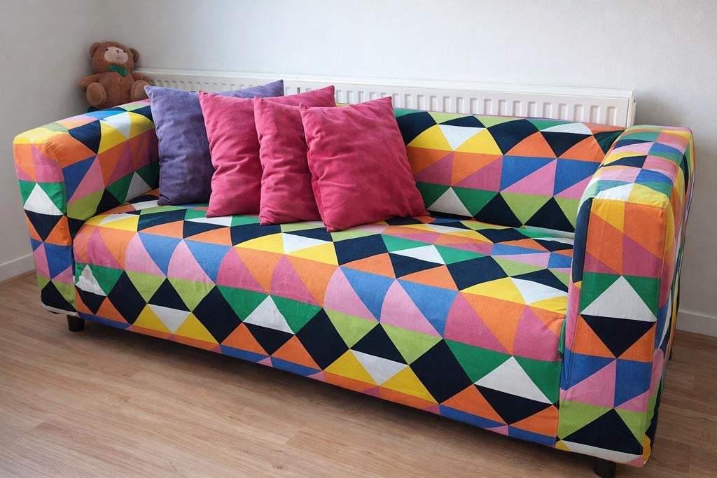 Kleurrijke IKEA bank met geometrisch patroon, Huis en Inrichting, Banken | Bankstellen, Ophalen, Gebruikt, Driepersoons, 75 tot 100 cm