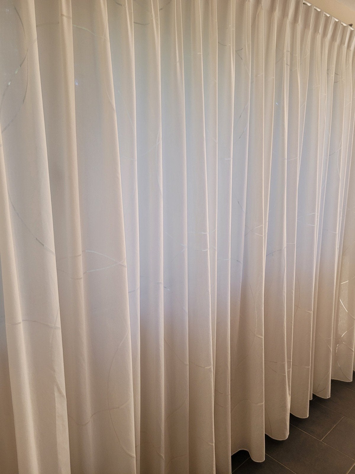 Lichtdoorlatende gordijnen., Huis en Inrichting, Gebruikt, Overige merken, Met haken, Ophalen of Verzenden