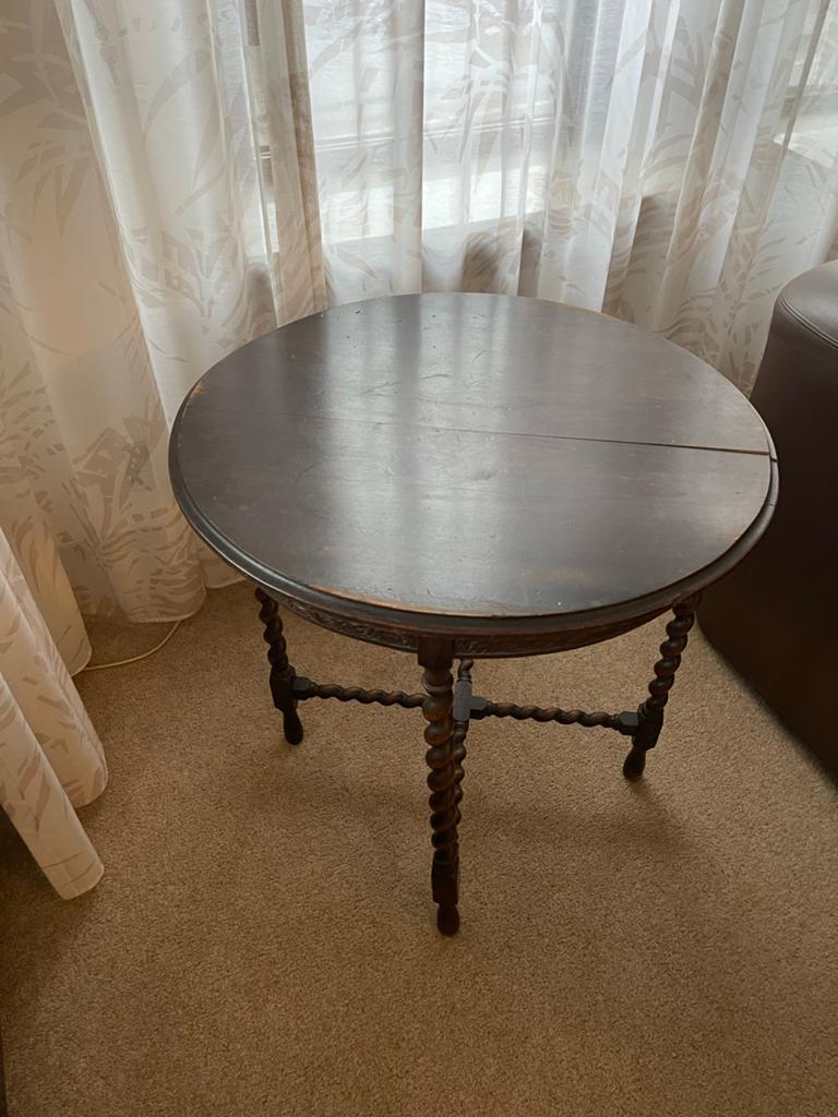 Antieke ronde bijzettafel met gedraaide poten, Ophalen, Zo goed als nieuw