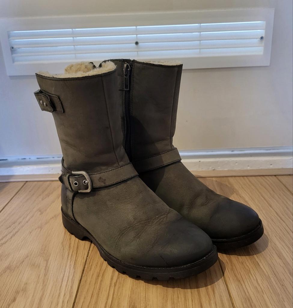 UGG biker boots mt 36 ruim, UGG, Verzenden, Lage of Enkellaarzen, Zo goed als nieuw