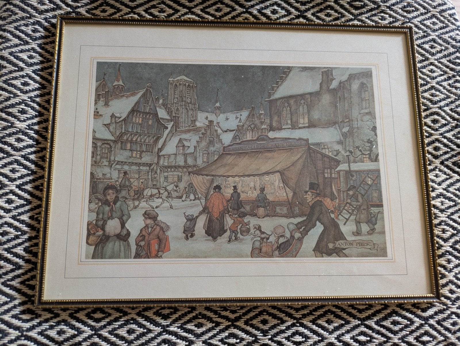 Vintage Anton Pieck print met lijst - Wintermarkt, Minder dan 50 cm, Gebruikt, Oorspronkelijke maker, Ophalen of Verzenden