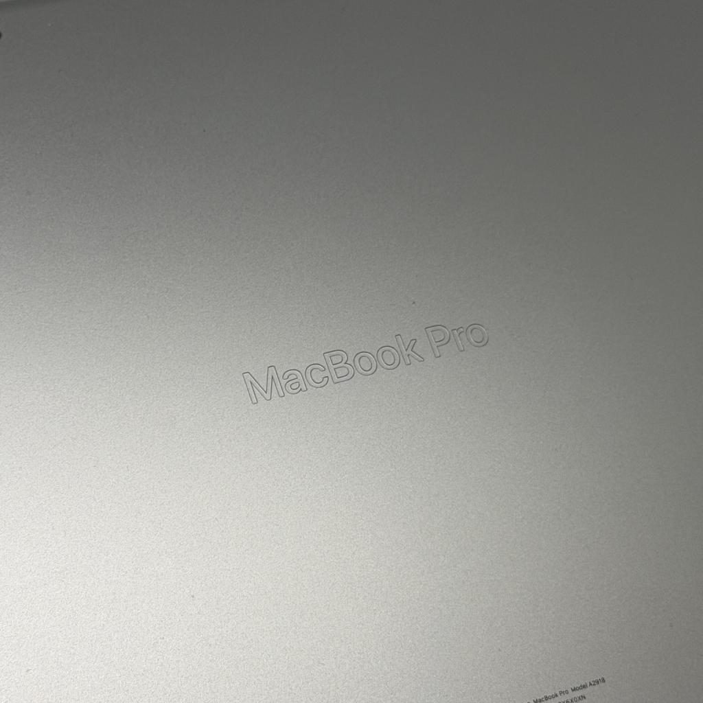 MacBook Pro M3 512GB zilver /krasvrij /94% batt /garantie, Apple, Zo goed als nieuw, Support@apple.com, Apple Park Way, Cupertino, California