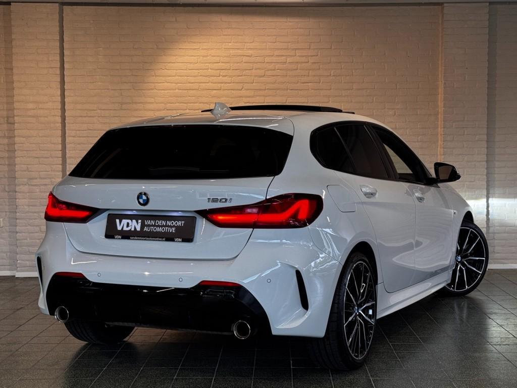 Bmw 1-SERIE 120i High Executive M-Sport Pano Sfeerv HUD Trek, Electronic Stability Program (ESP), Gebruikt, 4 cilinders, Met garantie (alle)