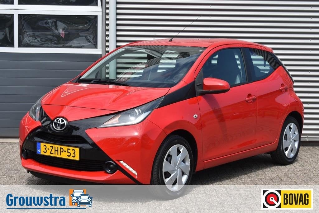 Toyota AYGO 1.0 VVT-i X-PLAY / 1E EIGENAAR / 100% DEALER OND, Auto's, Toyota, Voorwielaandrijving, Gebruikt, Euro 6, 4 stoelen