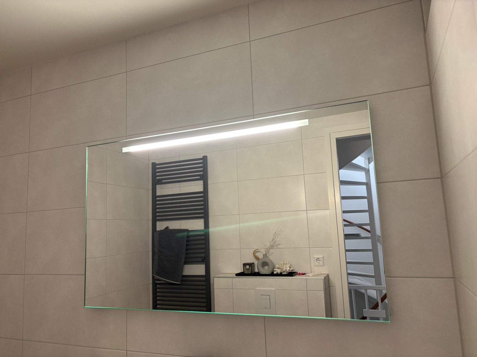Moderne badkamerspiegel met LED verlichting, Ophalen, Zo goed als nieuw, Rond, Minder dan 100 cm
