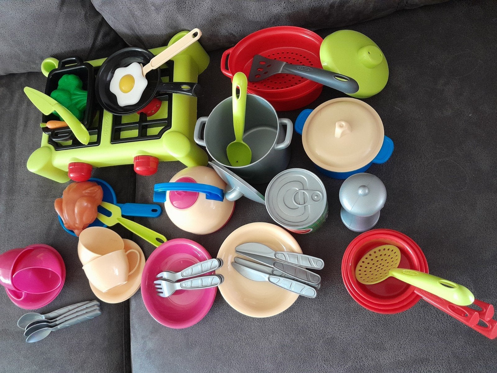 Kinderservies en fornuisje, Ophalen, Zo goed als nieuw, Kunststof, Speelkeuken-accessoire