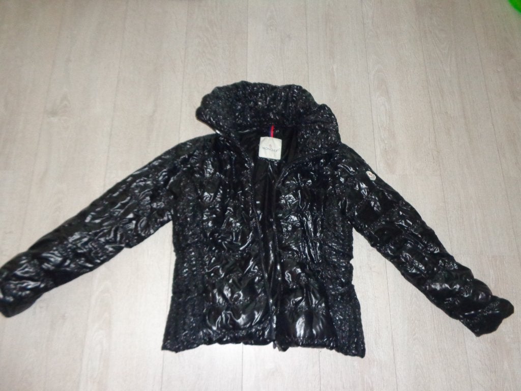 zwart gevoerde damesjas van Moncler, maat 4/L ., Ophalen of Verzenden, Zo goed als nieuw, Maat 42/44 (L), Zwart