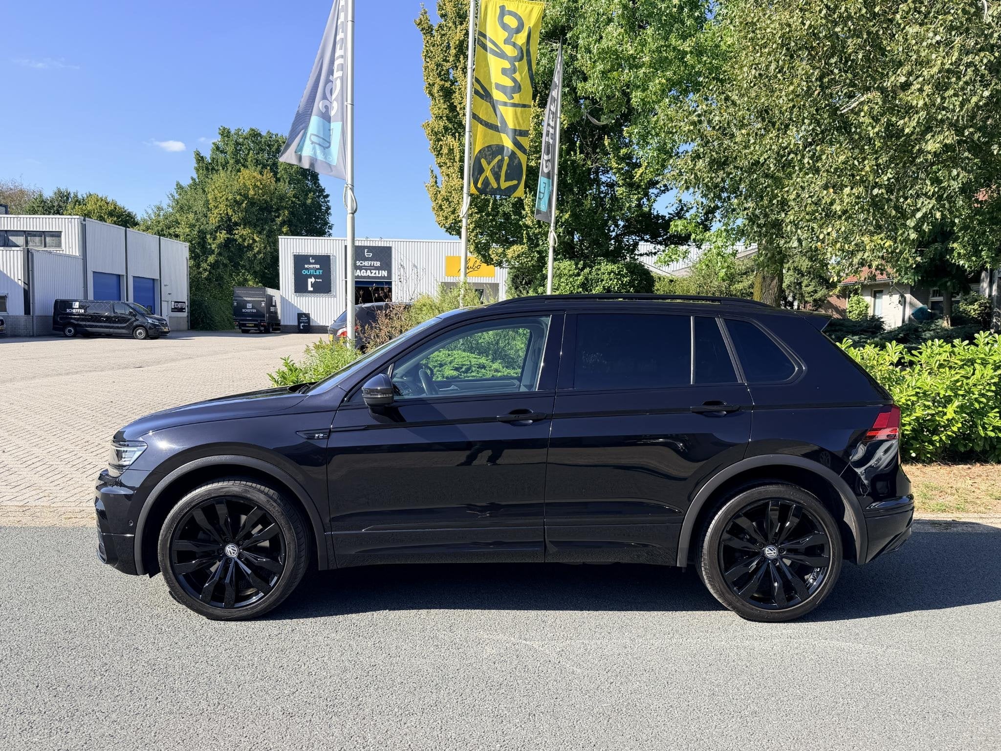 Volkswagen Tiguan 2.0 TSI 4Motion 220PK DSG R-Line•Pano•, Gebruikt, 4 cilinders, 1984 cc, 2500 kg