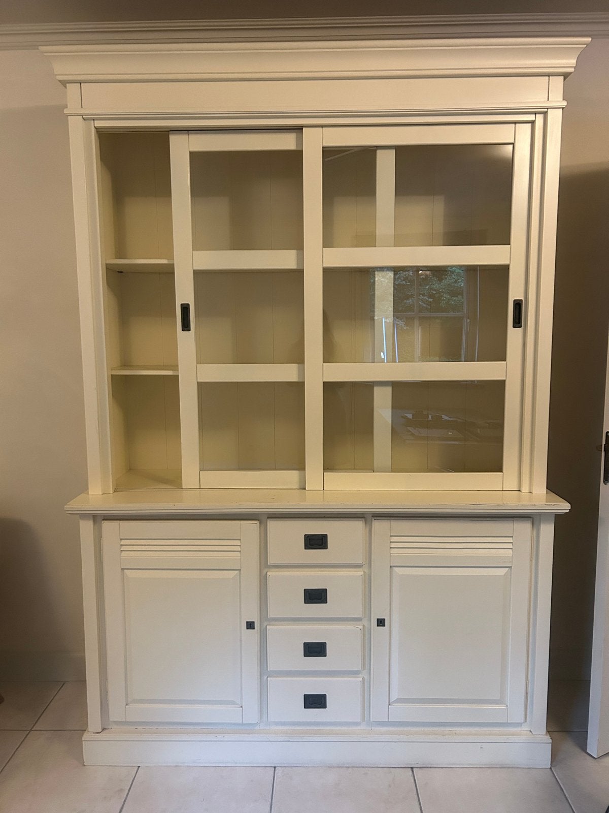 Witte buffetkast, Ophalen, Gebruikt, Met deur(en), 200 cm of meer