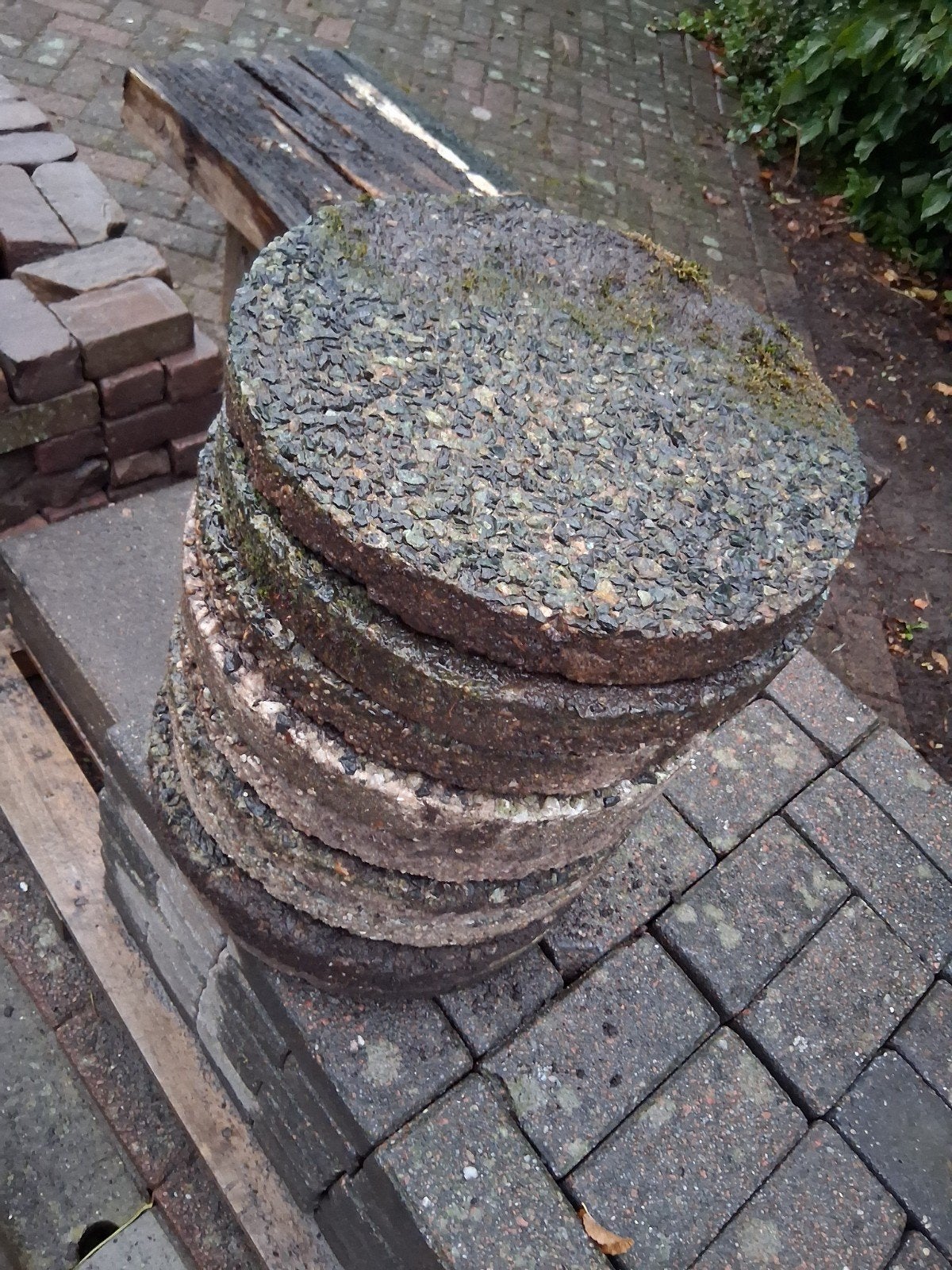 Grindtegels rond 40 cm, Tuin en Terras, Tegels en Klinkers, Ophalen, Gebruikt, Beton, Overige typen