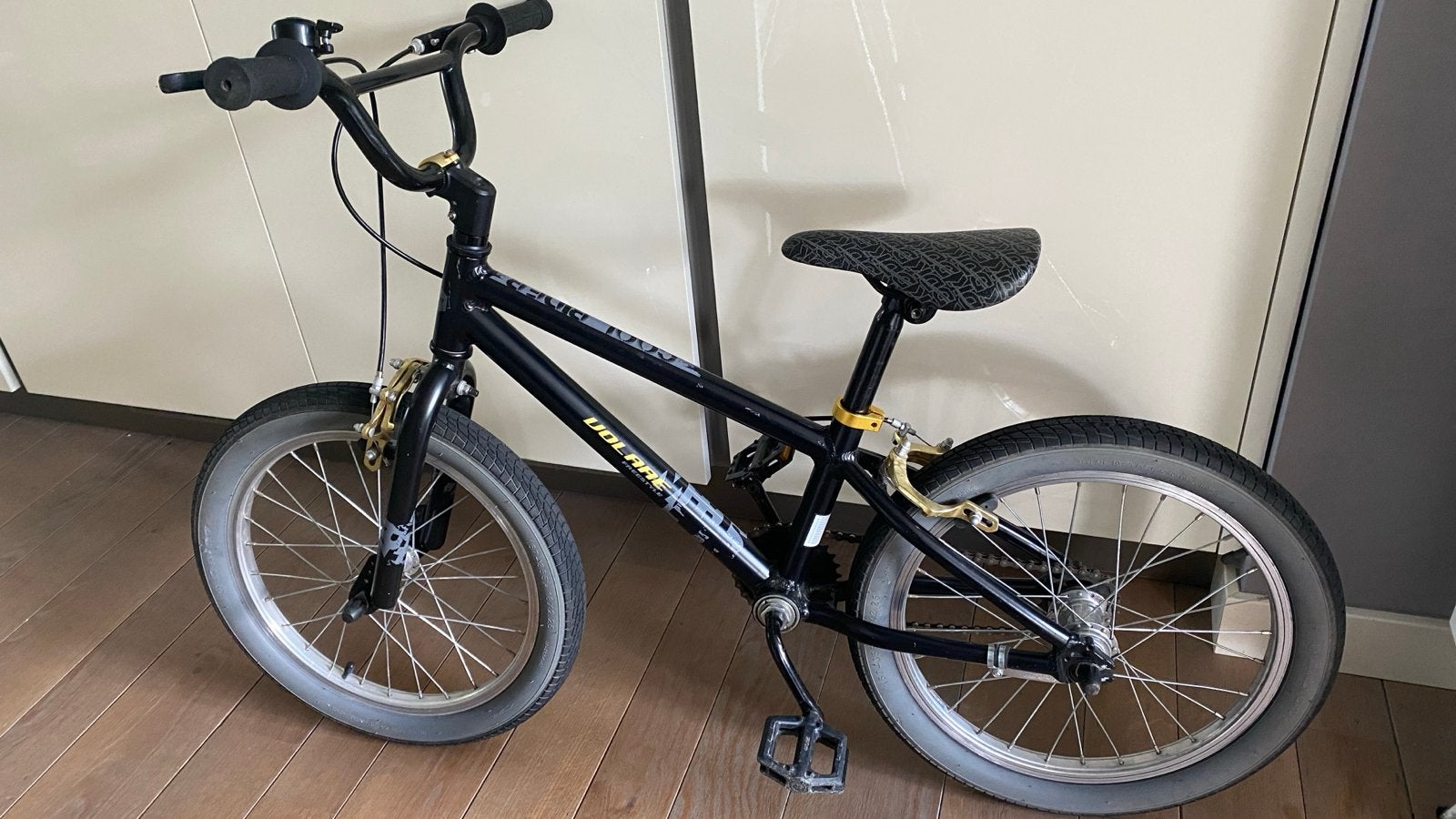Volare Fiets - Zwart-goud, 16 inch nieuwstaat, Ophalen, Zo goed als nieuw, Terugtraprem, 16 tot 20 inch