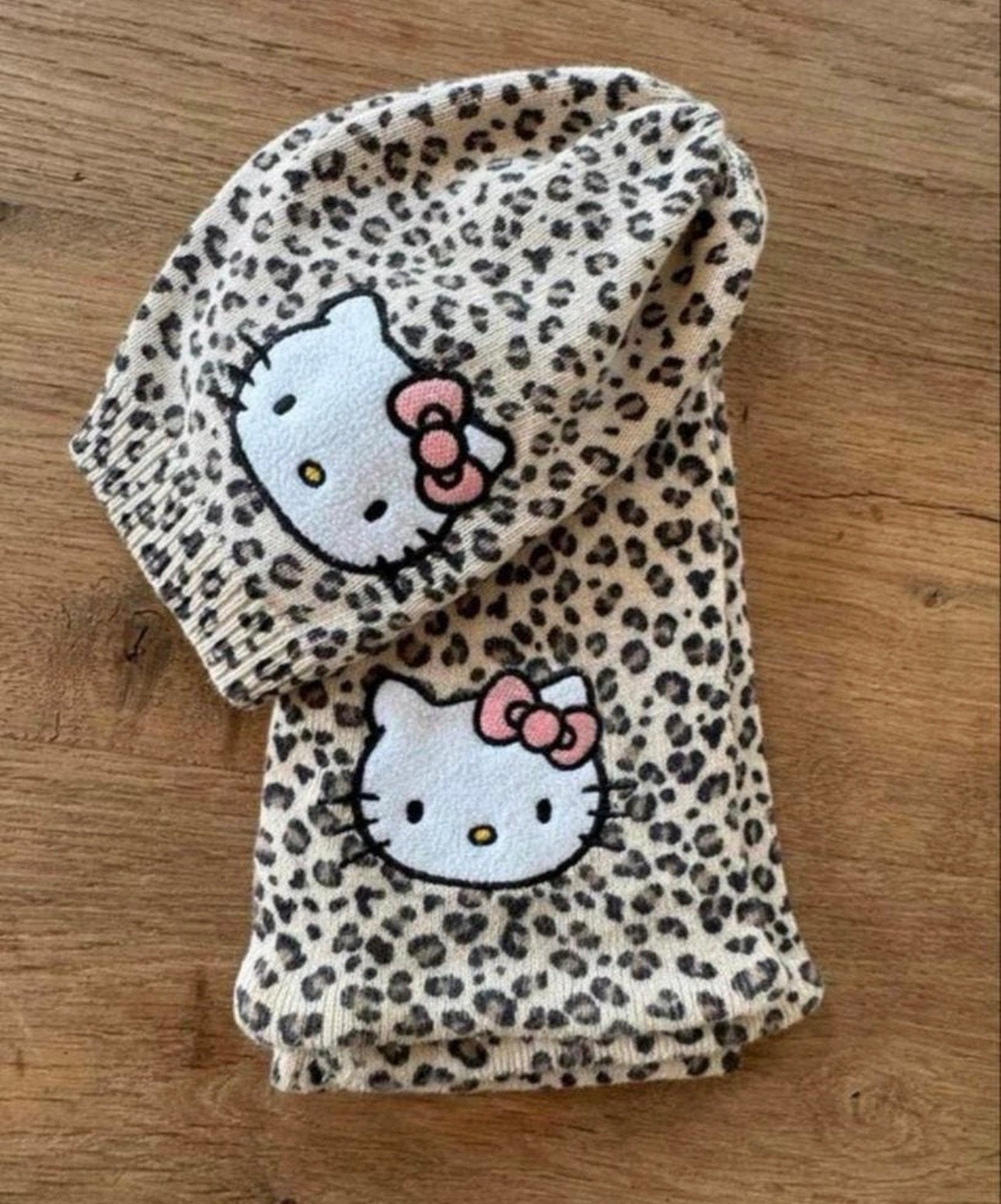 Hello Kitty muts en sjaal set met luipaardprint, 110 t/m 116, Ophalen of Verzenden, Zo goed als nieuw, Meisje