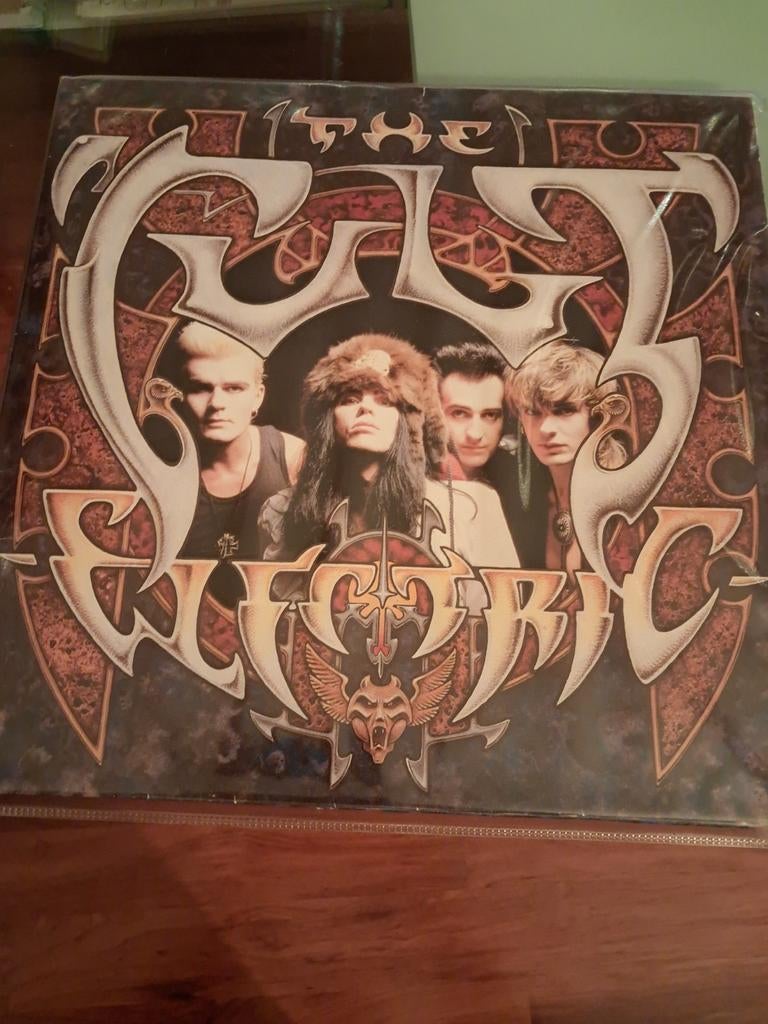 The cult  electric, Ophalen