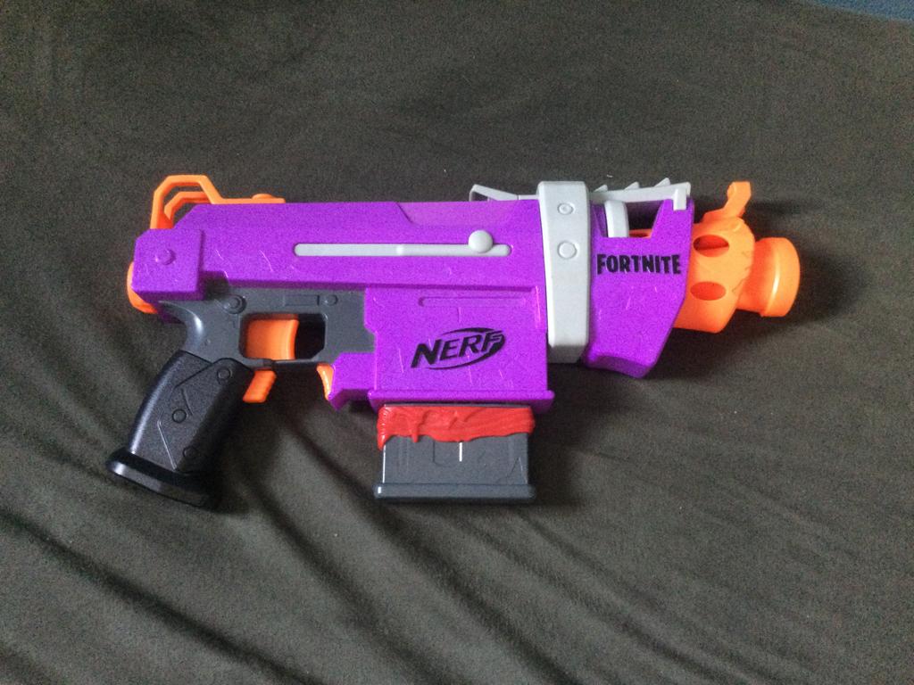 Paarse Fortnite Nerf Gun, Ophalen, Zo goed als nieuw