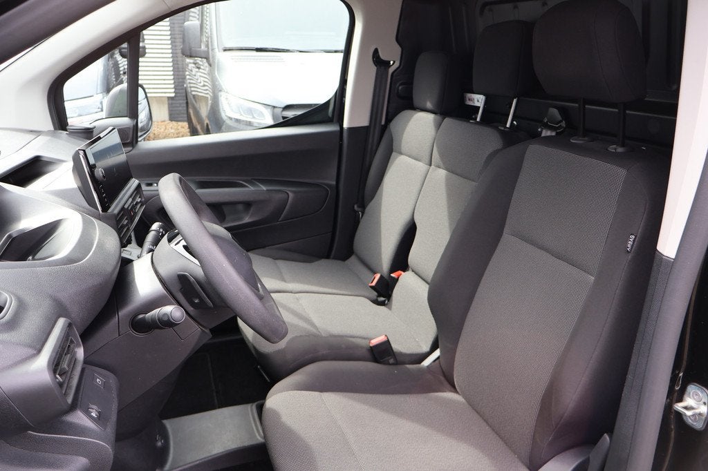 Peugeot Partner 1.5 BlueHDi 130pk Automaat L2 (bj 2024), Auto's, Bestelauto's, Stof, Gebruikt, Euro 6, 4 cilinders