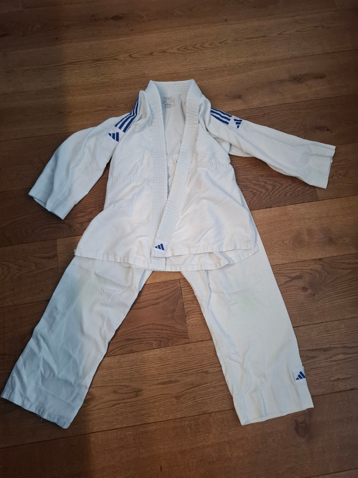 Judopak Adidas maat 140, Maat XS of kleiner, Ophalen, Judo