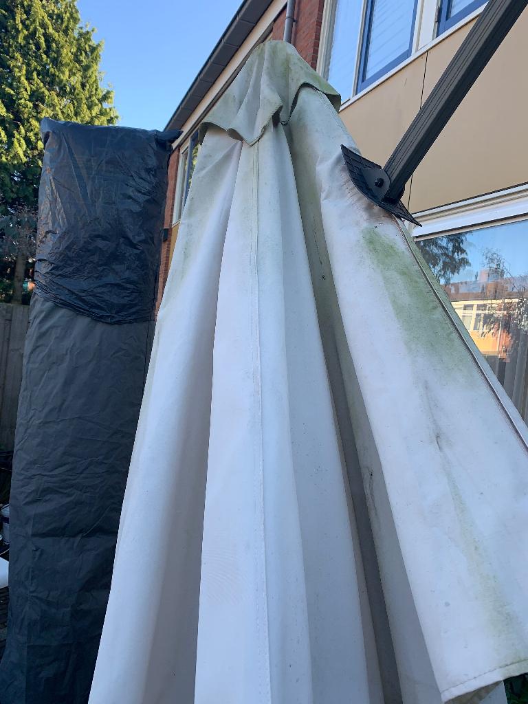 Parasol met voet, Ophalen, Gebruikt