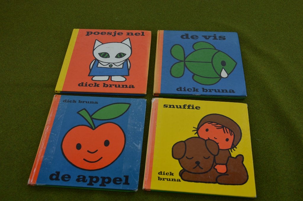 4 oude Nijntje boekjes jaren 70/80: Poesje Nel, De vis, Snuf, Gelezen, 3 tot 4 jaar, Ophalen of Verzenden, Dick Bruna